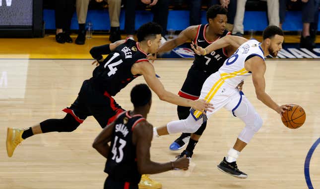 Image for article titled Raptors Snatch Back Home-Court Advantage With Game 3 Beatdown Of Gutted Warriors