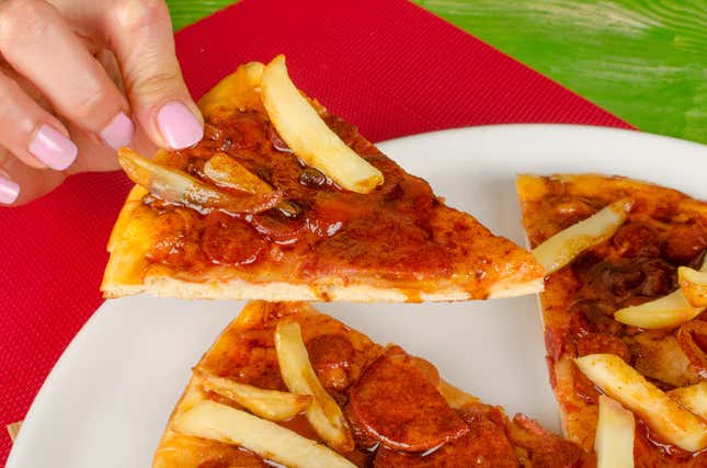 Image for article titled How to quickly DIY a pizza with whatever's in your kitchen