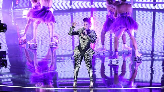 Image for article titled Bow Down to Ivy Queen, Who Made Everyone at the Billboard Music Awards Look Like Mierda