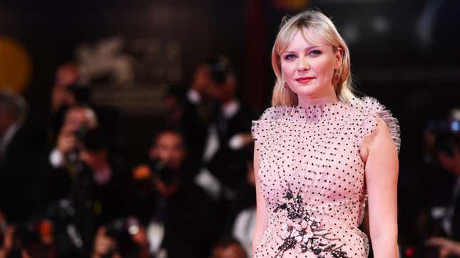 Image for article titled Asking Kirsten Dunst About Kissing Brad Pitt When She Was 11 Years Old Is Still 'Gross'