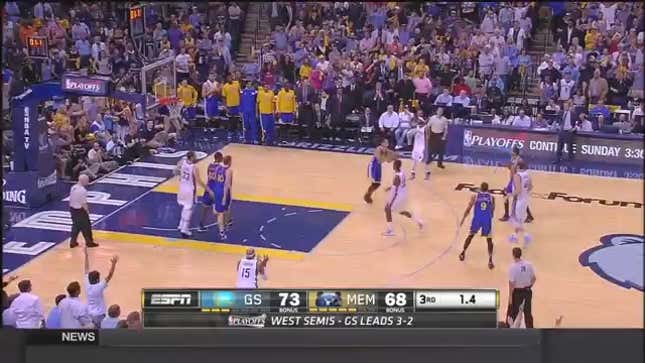 Stephen Curry Hits 65-Foot Buzzer-Beater