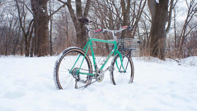 Image for article titled I Tried Every Trick For Mounting Tubeless Tires Except For One