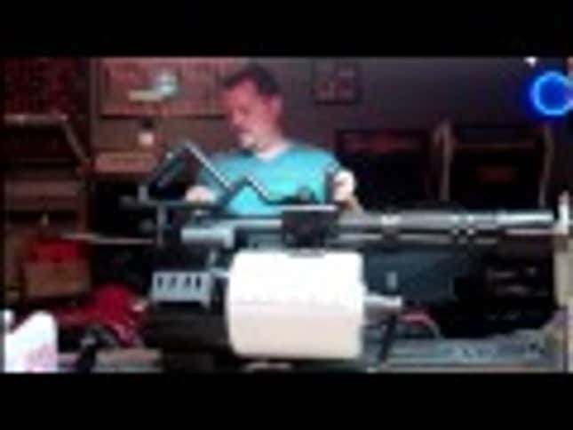 Motorized <em>Team Fortress</em> Minigun Replica Is Every Cosplayer's Dream