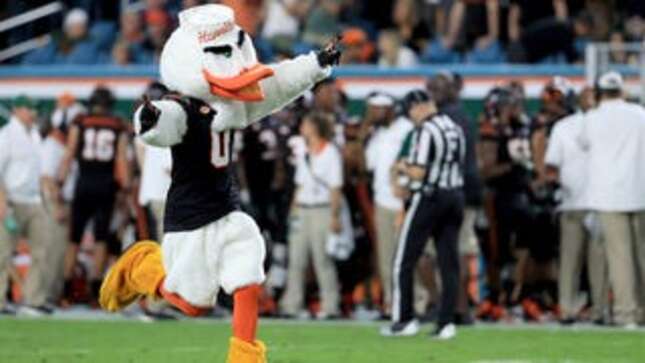 Here Is What It's Like to Bone a College Football Guy (Apparently)