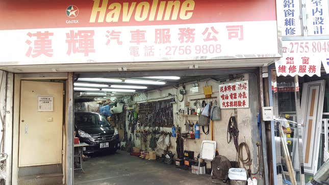 Image for article titled The Most Dedicated Mechanics In The World Wrench On The Streets Of Hong Kong