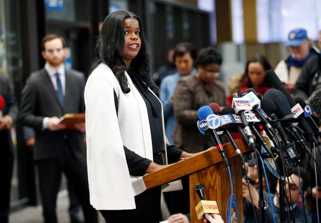 Image for article titled Prosecutor Kim Foxx to Expunge Marijuana Convictions in Chicago