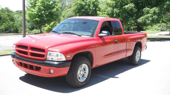 Image for article titled At $5,000, Could This 1998 Dodge Dakota Club Cab 5.2 Be Your Mid-Sized Magnum?