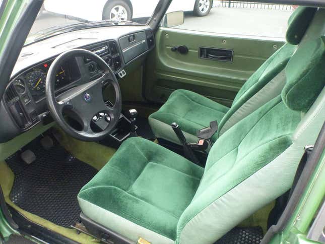 Image for article titled At $4,500, Could This 1979 Saab 900 EMS Make it Easy Being Grön?