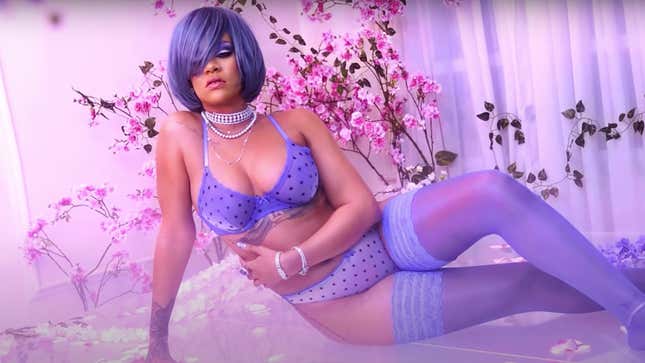 Image for article titled Savage x Summer: Rihanna&#39;s Lingerie Line Celebrates Its 2nd Birthday With a Selfie-Based Campaign