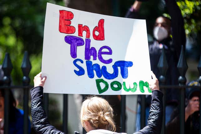 Image for article titled ‘I Am a Free Human Being’: White Protesters Hold Signs Comparing Slave Muzzling to Stay-at-Home Orders