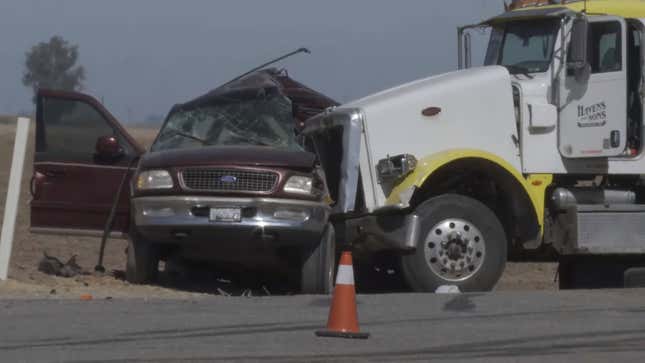 Image for article titled Crash Between Ford Expedition Carrying 25 People And Semi Truck Leaves At Least 13 Dead (Updated)