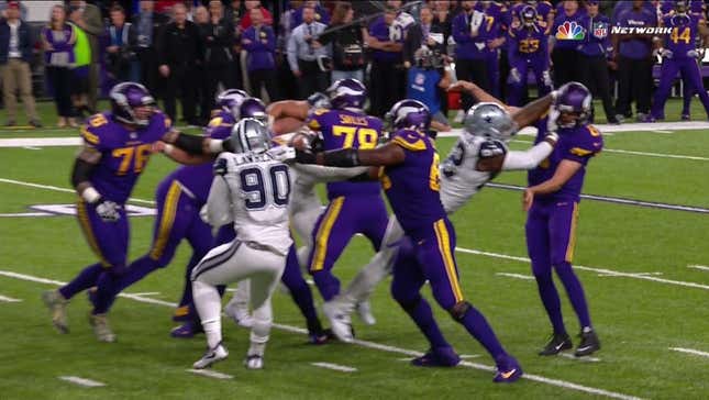 Officials Missed A Huge Blow To Sam Bradford's Head On Game-Deciding Play