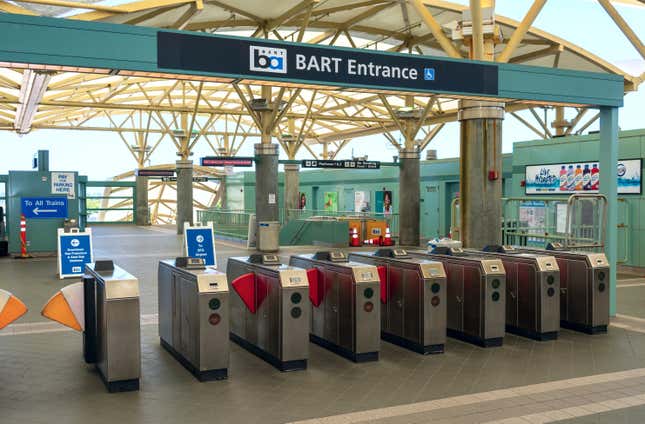 Image for article titled #EatingASandwichWhileBlack: Commuters Hold Protest After Cop Detains Black Man for &#39;Illegally Eating&#39; at BART Station