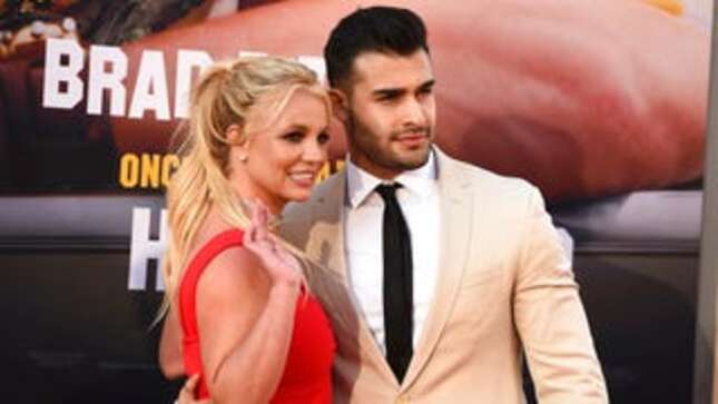 Image for article titled Britney Spears Isn't 'Scary' Says Boyfriend, She's Just Being Herself