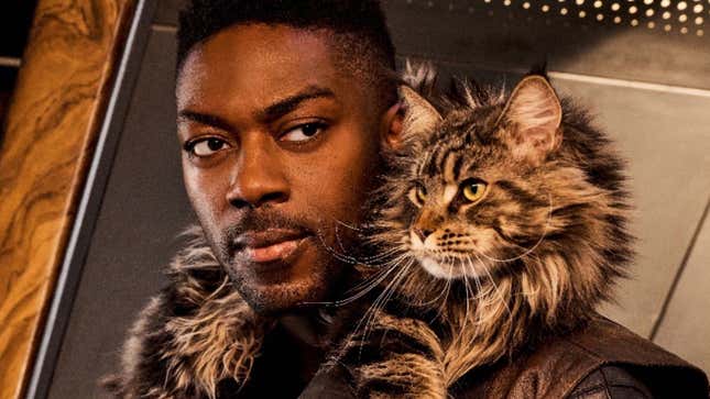 That’s Grudge, the latest cat on Star Trek. He’s buddies with Book (another new Discovery character, played by David Ajala).