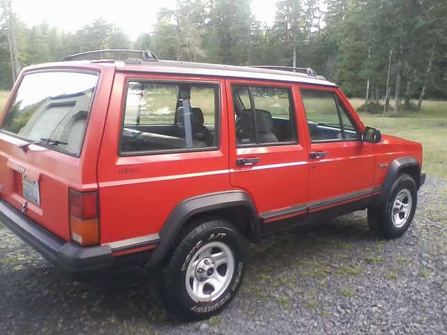 Image for article titled At $2,600, Could This High-Mileage 1994 Jeep Cherokee 4WD be a Good Sport?