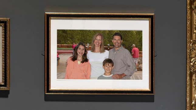 Image for article titled Smithsonian Acquires Rare Photograph Where Whole Family Looks Really Nice