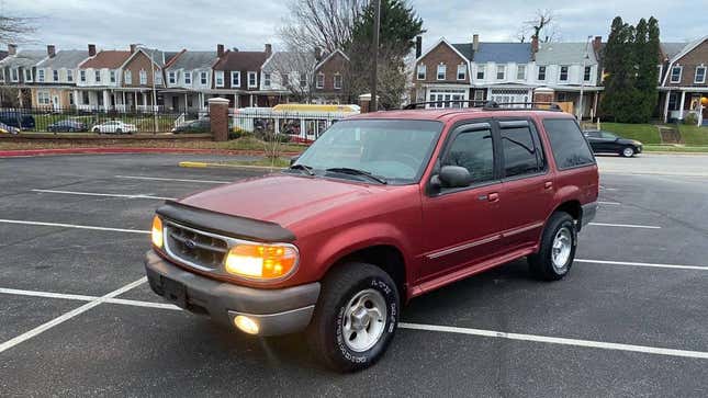 Image for article titled At $2,000, Would You Flip Over This 1999 Ford Explorer XLT?