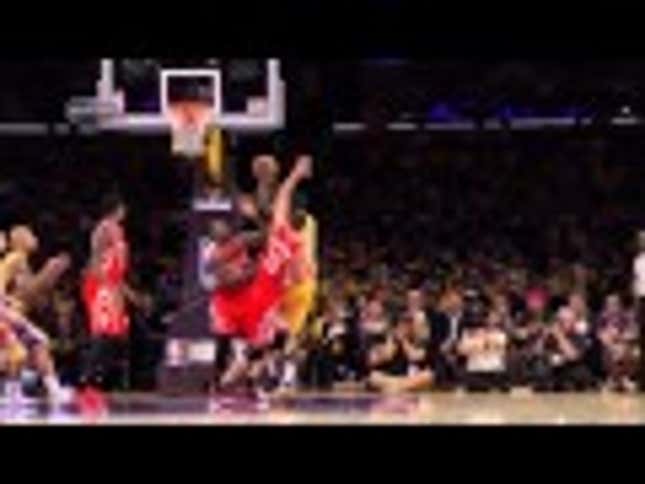 Lakers Rookie Julius Randle Breaks Leg In First NBA Game