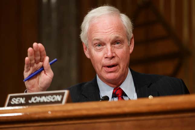 Image for article titled Sen. Ron Johnson Forced Senate Staffers to Read All 628 Pages of the COVID Bill Out Loud and It Backfired