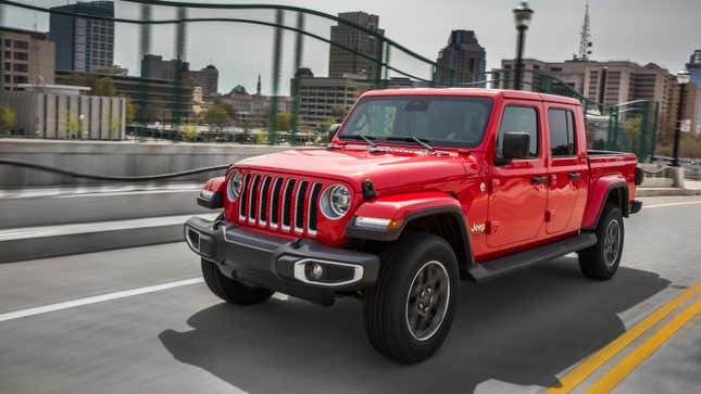 Image for article titled Jeep Gladiator Buyers Spend About $1,000 On Accessories