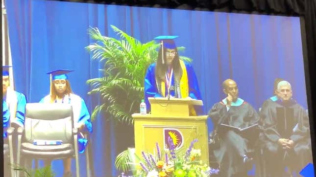 Image for article titled Dallas High School Cuts Off Valedictorian’s Mic After She Mentions Trayvon Martin and Tamir Rice in Graduation Speech