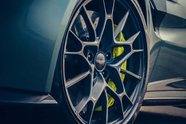 Image for article titled The Aston Martin Vantage AMR Brings the Manual Back to the Entire Lineup