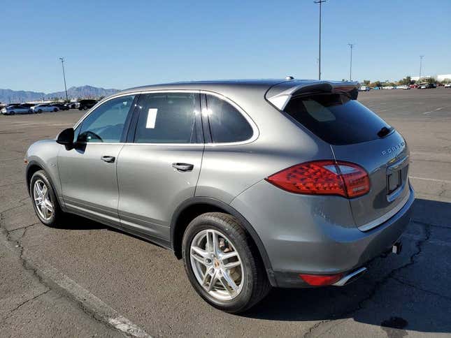Image for article titled At $20,999, Is This 2014 Porsche Cayenne Diesel A Scandalous Deal?