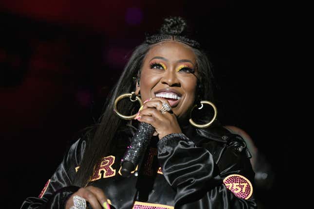 Image for article titled Pass That Doctorate: Missy Elliott Shares Inspirational Message While Receiving Honorary Degree