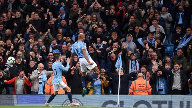 Vincent Kompany's Pile-Driver Goal Keeps Manchester City's Title Hopes Alive