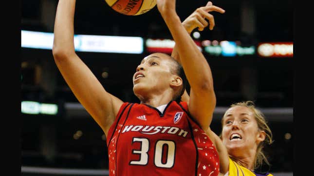 Image for article titled Former WNBA Player Tamara Moore Becomes First Black Woman to Coach Men&#39;s College Basketball