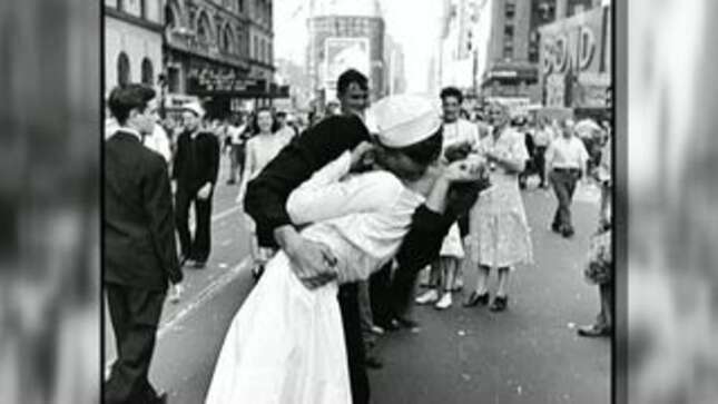 Greta Friedman, the Woman From the Famous V-J Day Kiss Photo, Dies at 92