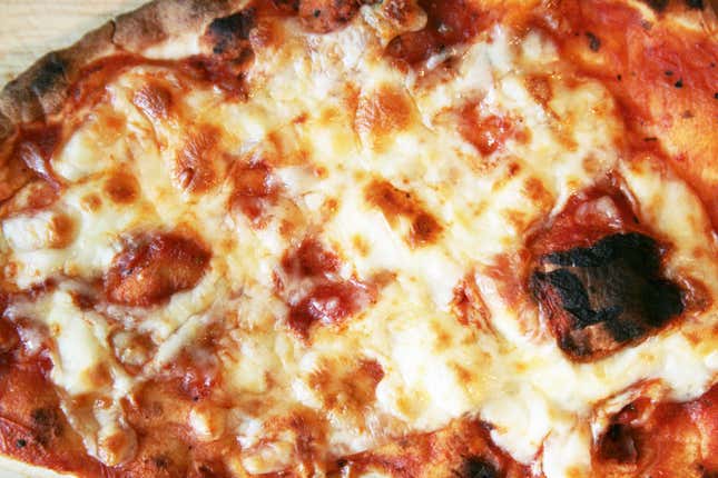 Image for article titled How to quickly DIY a pizza with whatever's in your kitchen