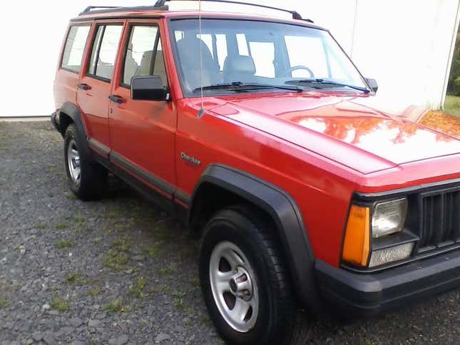 Image for article titled At $2,600, Could This High-Mileage 1994 Jeep Cherokee 4WD be a Good Sport?