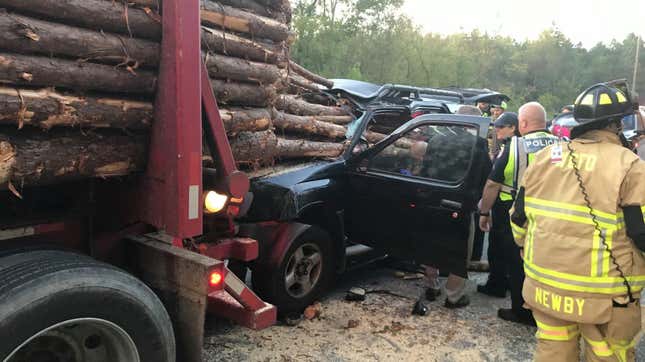 Image for article titled Georgia Driver Somehow Escapes Massive Windshield Impalement With Minor Injuries