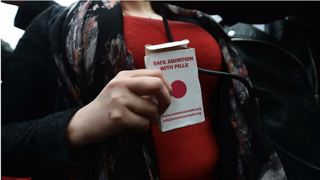 Image for article titled Federal Judge Rules That Women Can Get Abortion Pill Without Doctor Visit During Pandemic