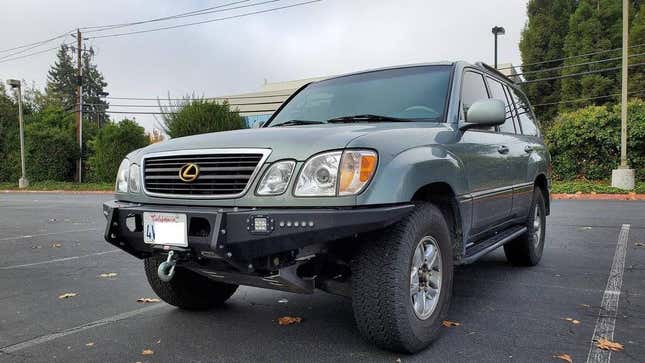 Image for article titled For $13,800, Could This Modded 2002 Lexus LX470 Get You Off-Roading?