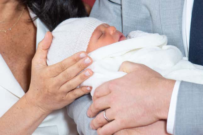 Image for article titled Palace Unveils Tired, Postpartum Woman (and Baby)
