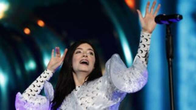 Image for article titled Lorde Emerges From Years-Long Quarantine to Announce She's Absolutely 'Jazzed'