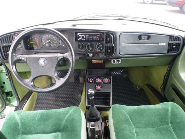Image for article titled At $4,500, Could This 1979 Saab 900 EMS Make it Easy Being Grön?