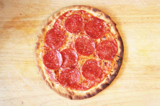 Image for article titled How to quickly DIY a pizza with whatever's in your kitchen