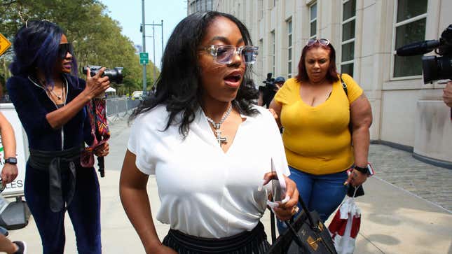 Image for article titled R. Kelly's Other Live-In Girlfriend Azriel Clary Got Her Own Place