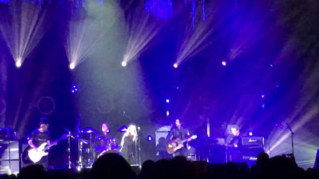 Here’s Fiona Apple singing a Temple Of The Dog song at last night’s Chris Cornell tribute concert<em></em>