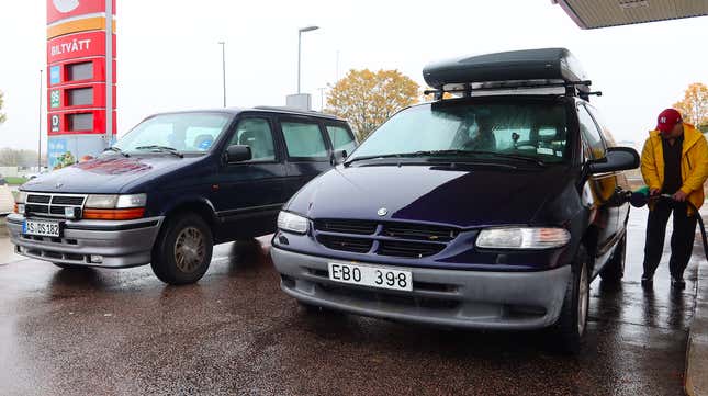 Image for article titled Blip: Two Chrysler Minivans Hang Out At A Swedish Gas Station