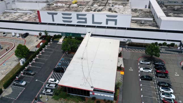 Image for article titled Tesla VP To Employees: Please Stop Coming To Work With COVID-19