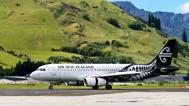 Image for article titled New Zealand, land of geniuses, develops cookie coffee cups