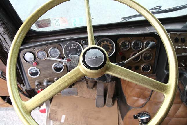 Image for article titled The Coolest Tractors Are Cabovers