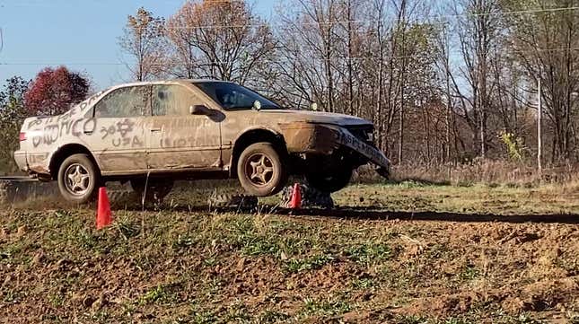 Image for article titled Here&#39;s What It&#39;s Like To Compete In HooptieX, The Off-Road Race For Total Junkers