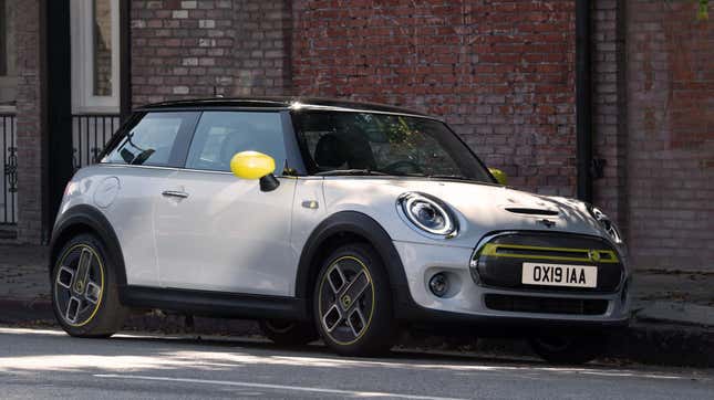 Image for article titled Mini Reduces Cooper SE Range Estimate To 110 Miles