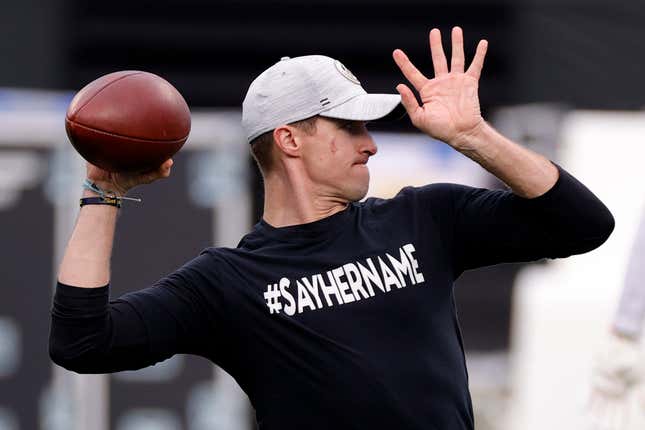 Quarterback Drew Brees of the New Orleans Saints warms up prior to their game against the Carolina Panthers at Bank of America Stadium on January 03, 2021 in Charlotte, North Carolina. 